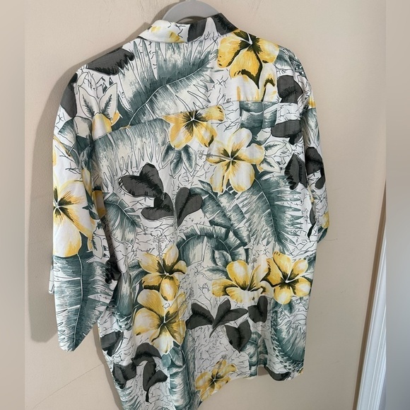 TOMMY BAHAMA Shirt Mens Medium 100% Silk Hawaiian Hibiscus Aloha Button - Picture 3 of 5